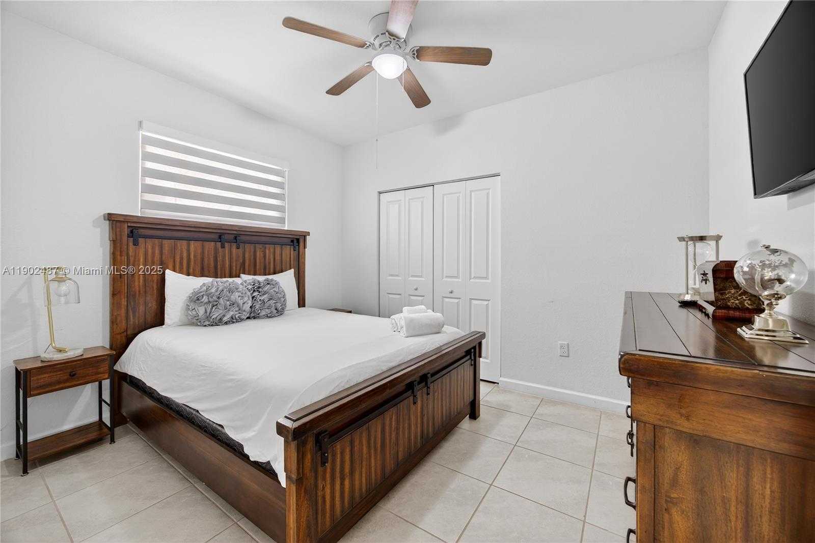 Small Image of 21363 SOUTH WEST 127TH CT, Miami Number 11