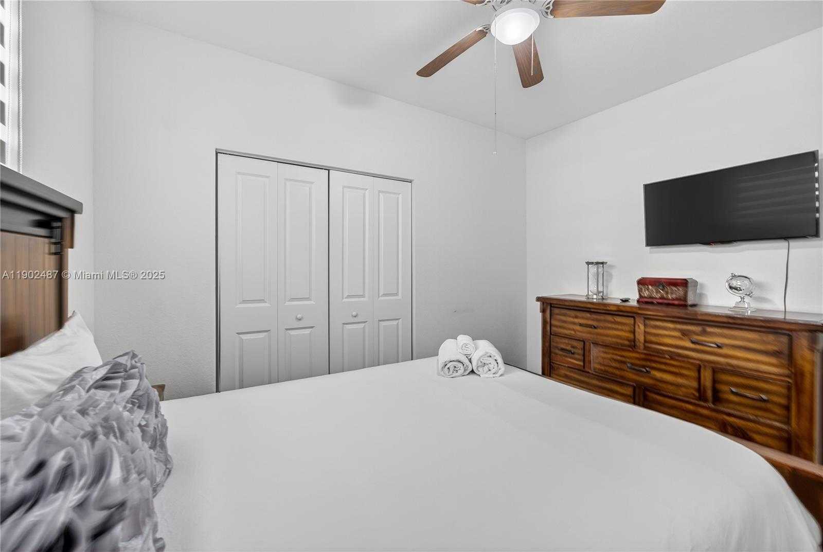 Small Image of 21363 SOUTH WEST 127TH CT, Miami Number 12