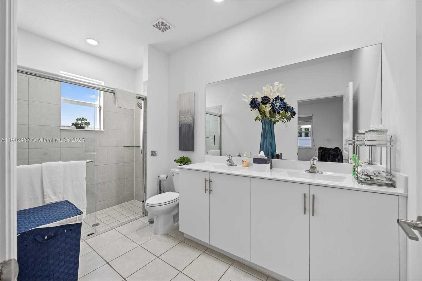 Small Image of 21363 SOUTH WEST 127TH CT, Miami Number 19