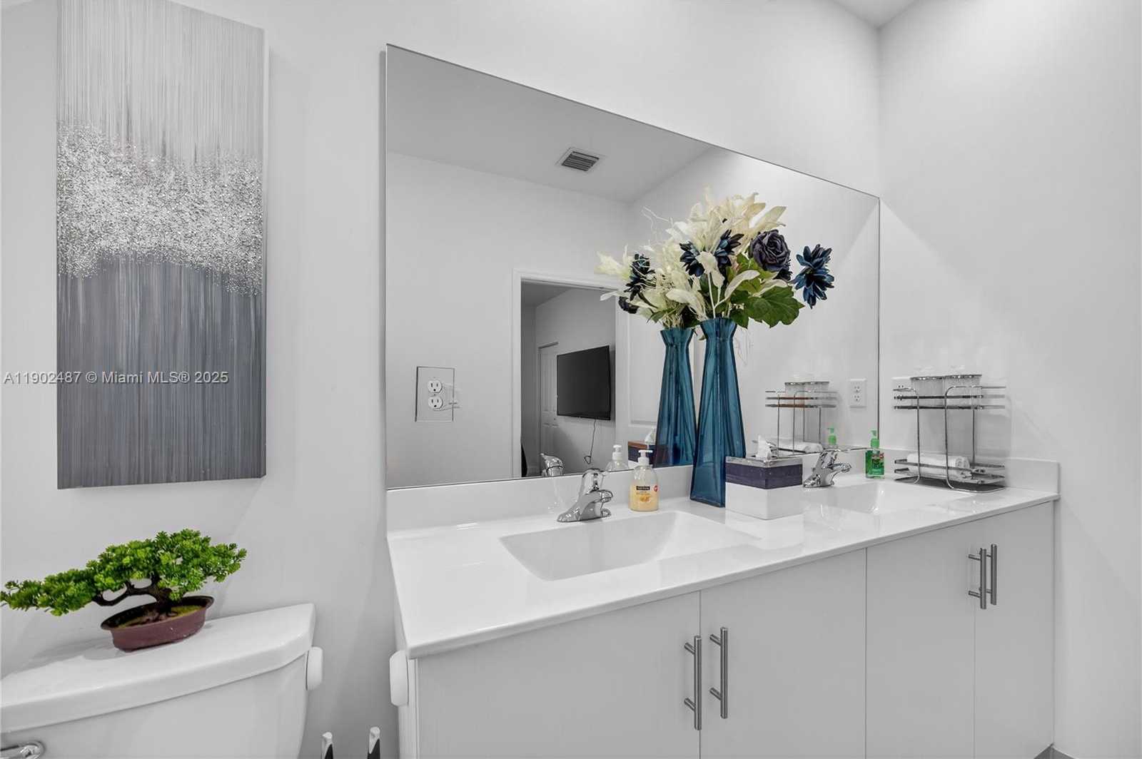 Small Image of 21363 SOUTH WEST 127TH CT, Miami Number 20