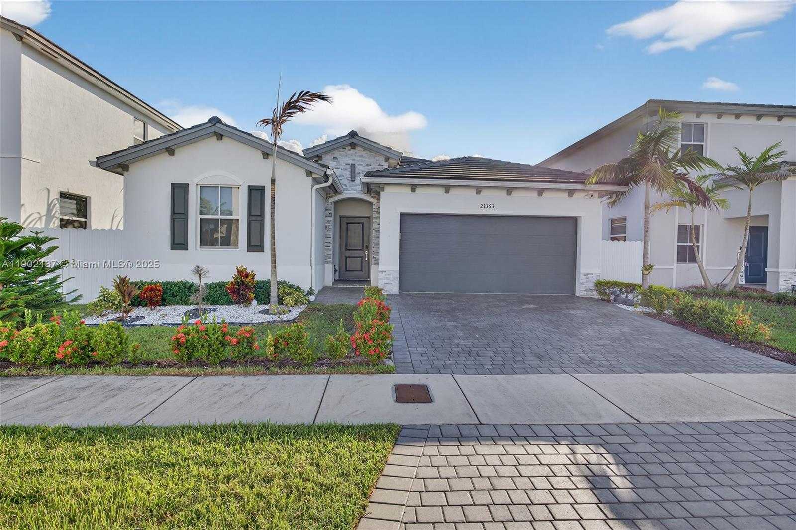 Small Image of 21363 SOUTH WEST 127TH CT, Miami Number 3