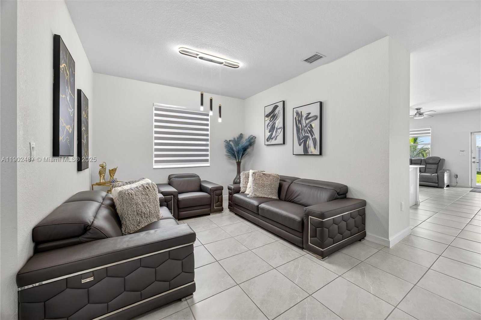 Small Image of 21363 SOUTH WEST 127TH CT, Miami Number 4