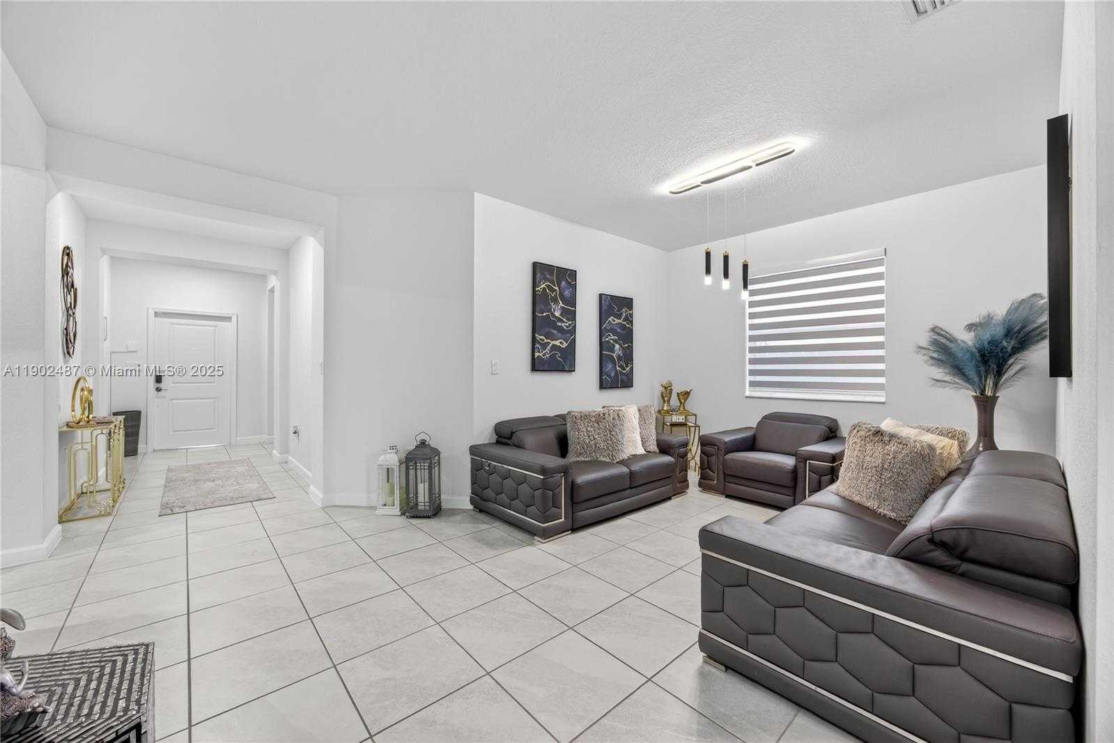 Small Image of 21363 SOUTH WEST 127TH CT, Miami Number 5