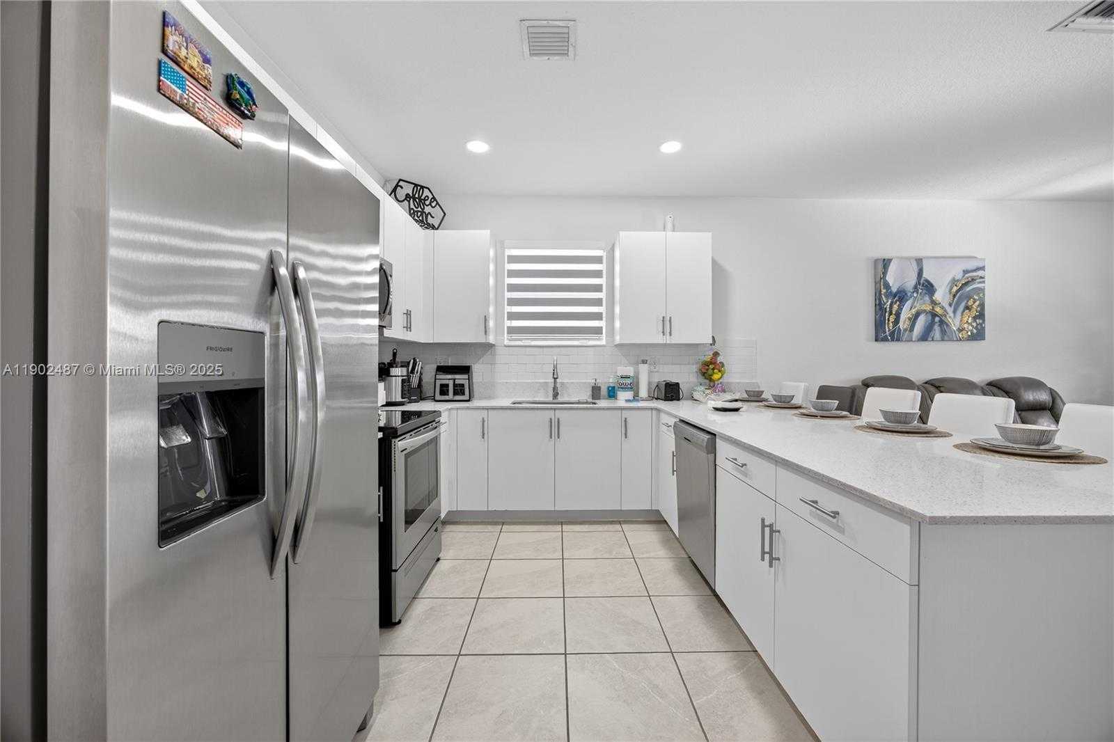 Small Image of 21363 SOUTH WEST 127TH CT, Miami Number 7