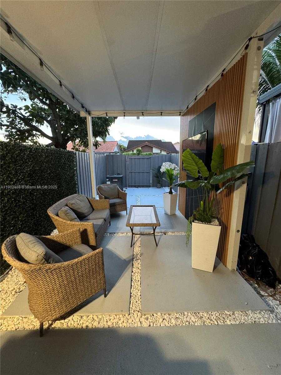 Small Image of 13308 SOUTH WEST 60TH TER, Miami Number 1