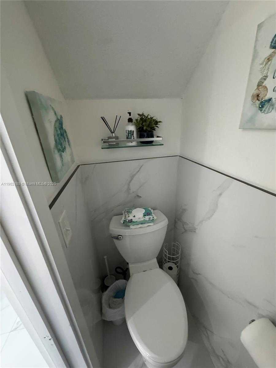 Small Image of 13308 SOUTH WEST 60TH TER, Miami Number 16