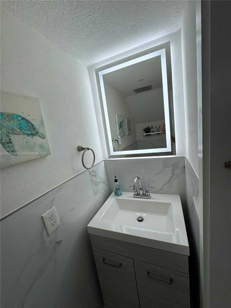 Small Image of 13308 SOUTH WEST 60TH TER, Miami Number 18