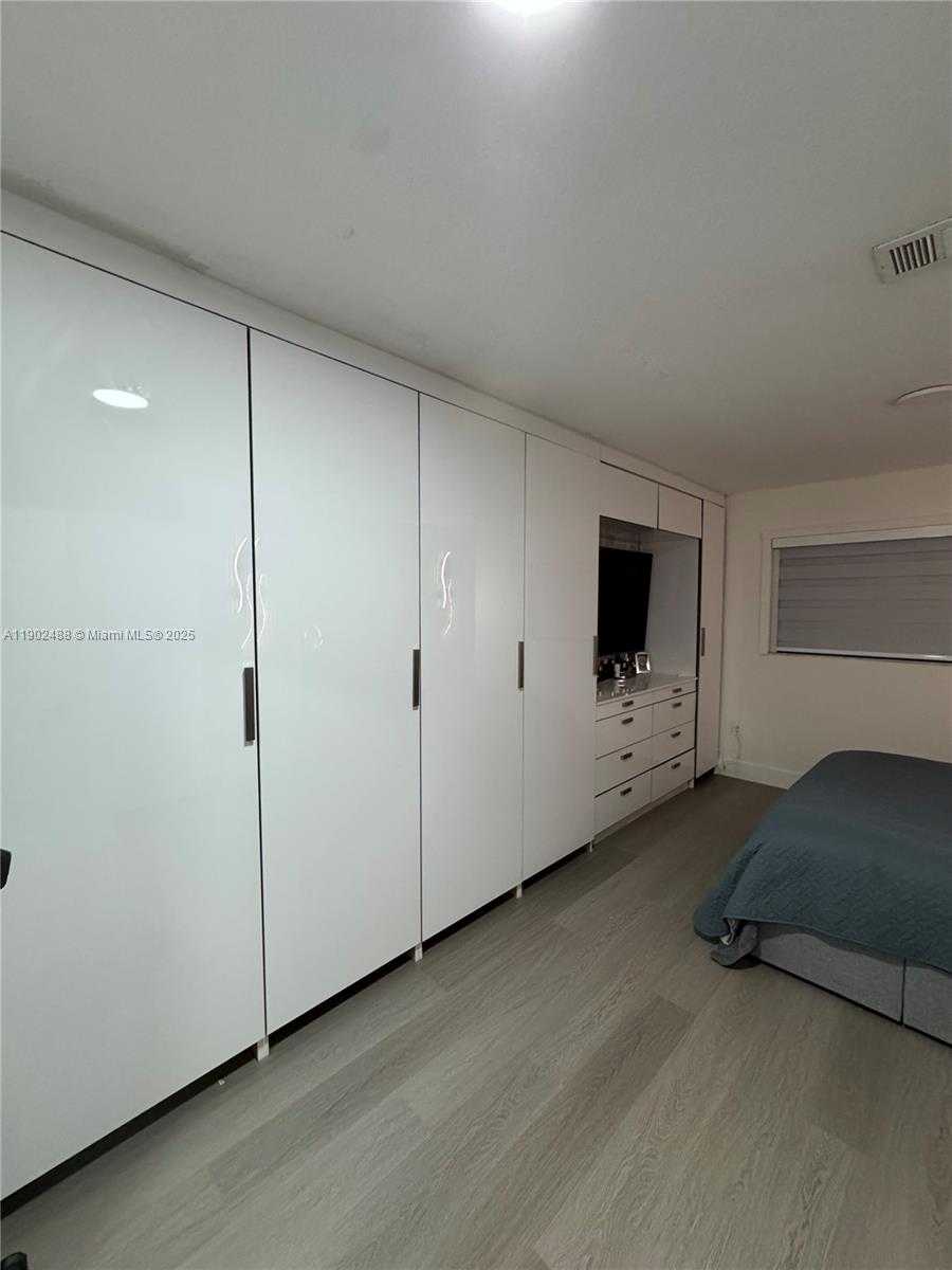 Small Image of 13308 SOUTH WEST 60TH TER, Miami Number 19