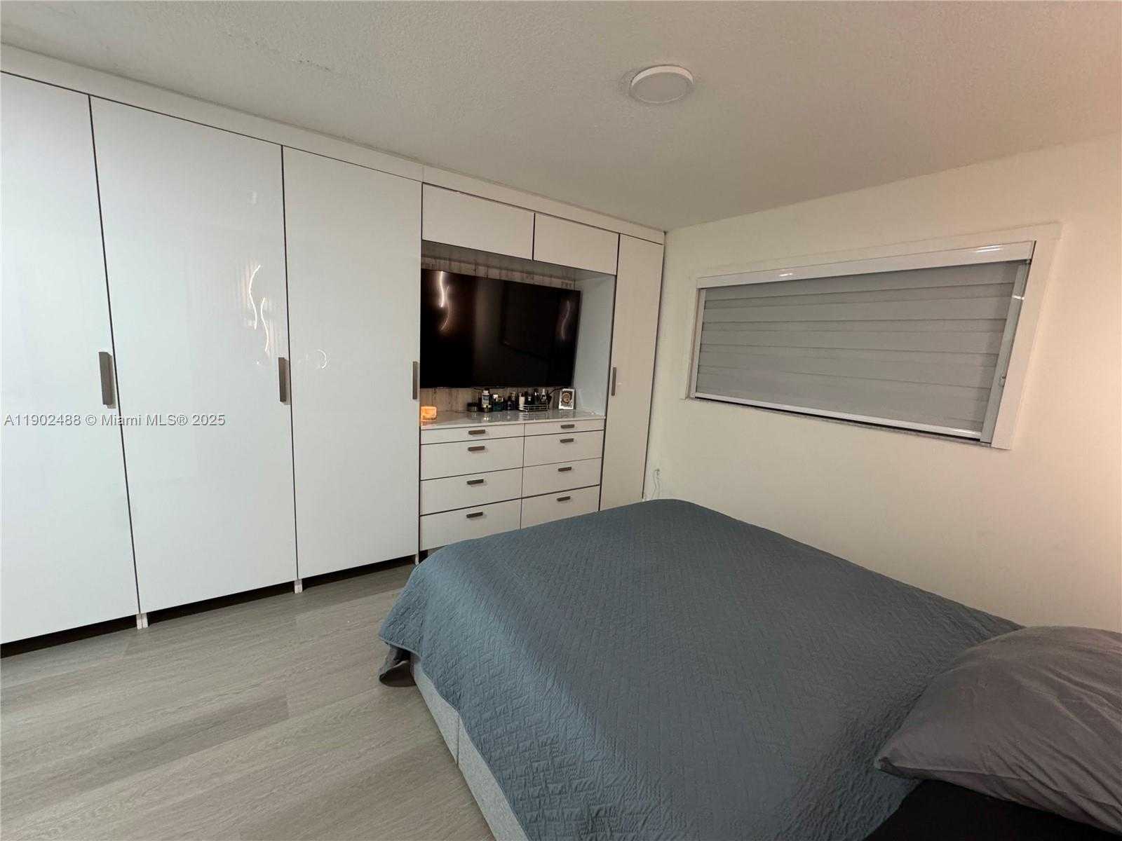 Small Image of 13308 SOUTH WEST 60TH TER, Miami Number 20