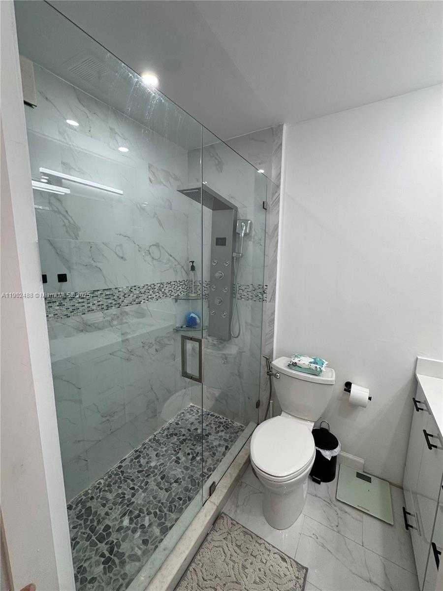 Small Image of 13308 SOUTH WEST 60TH TER, Miami Number 21