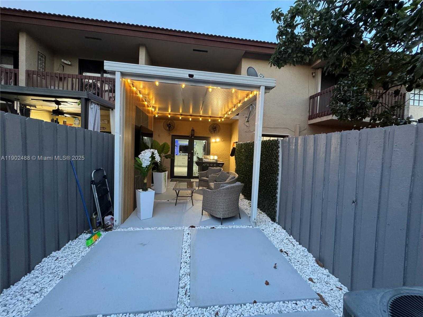 Small Image of 13308 SOUTH WEST 60TH TER, Miami Number 4