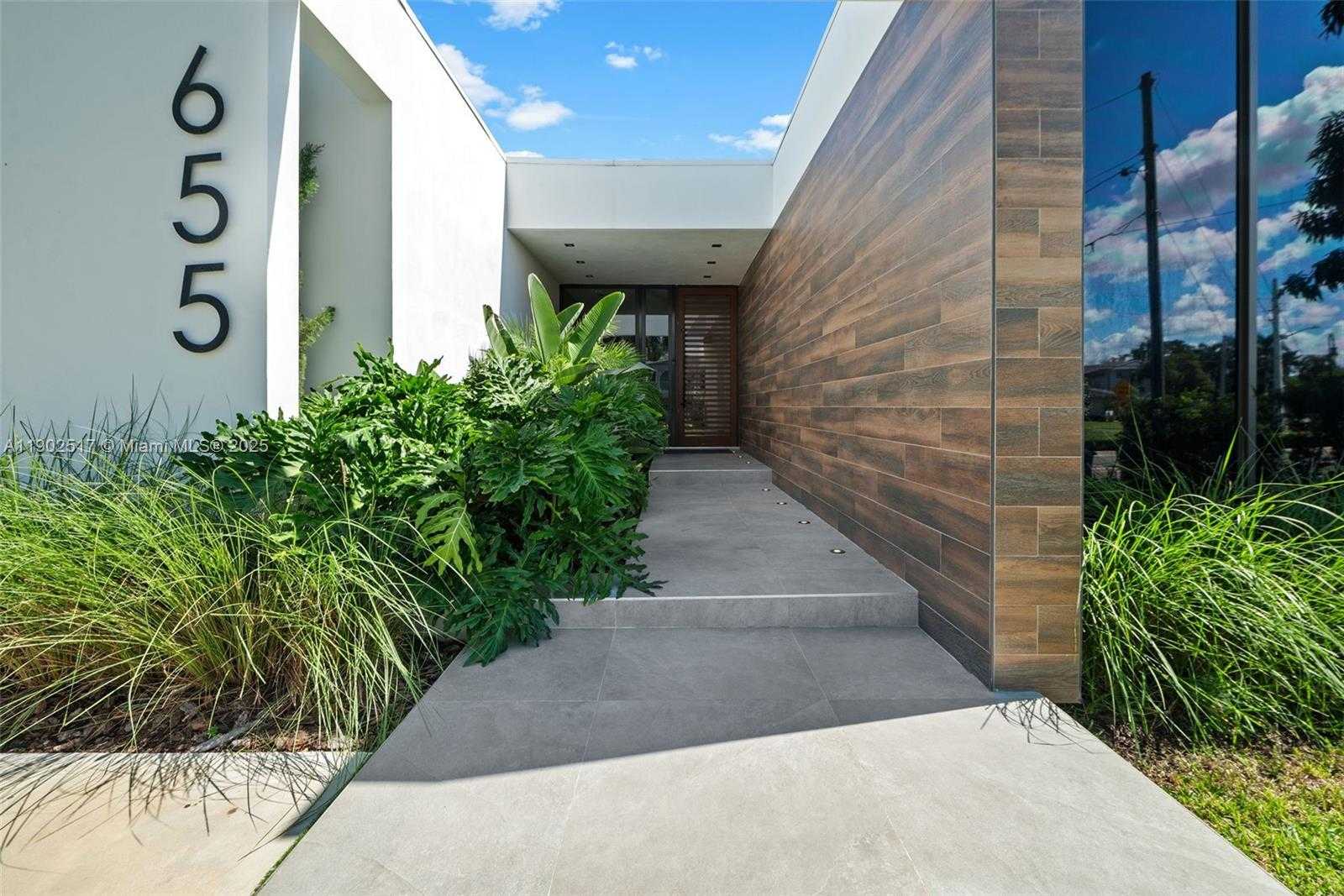 Small Image of 655 LAYNE BLVD, Hallandale Beach Number 3