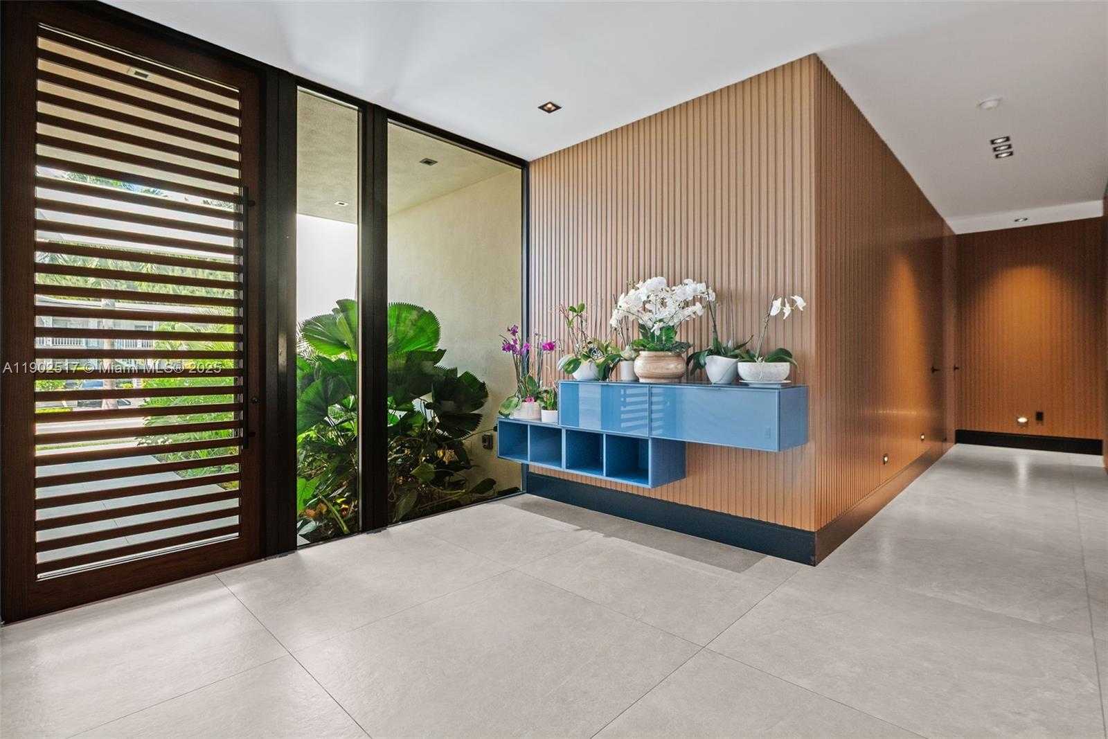 Small Image of 655 LAYNE BLVD, Hallandale Beach Number 4