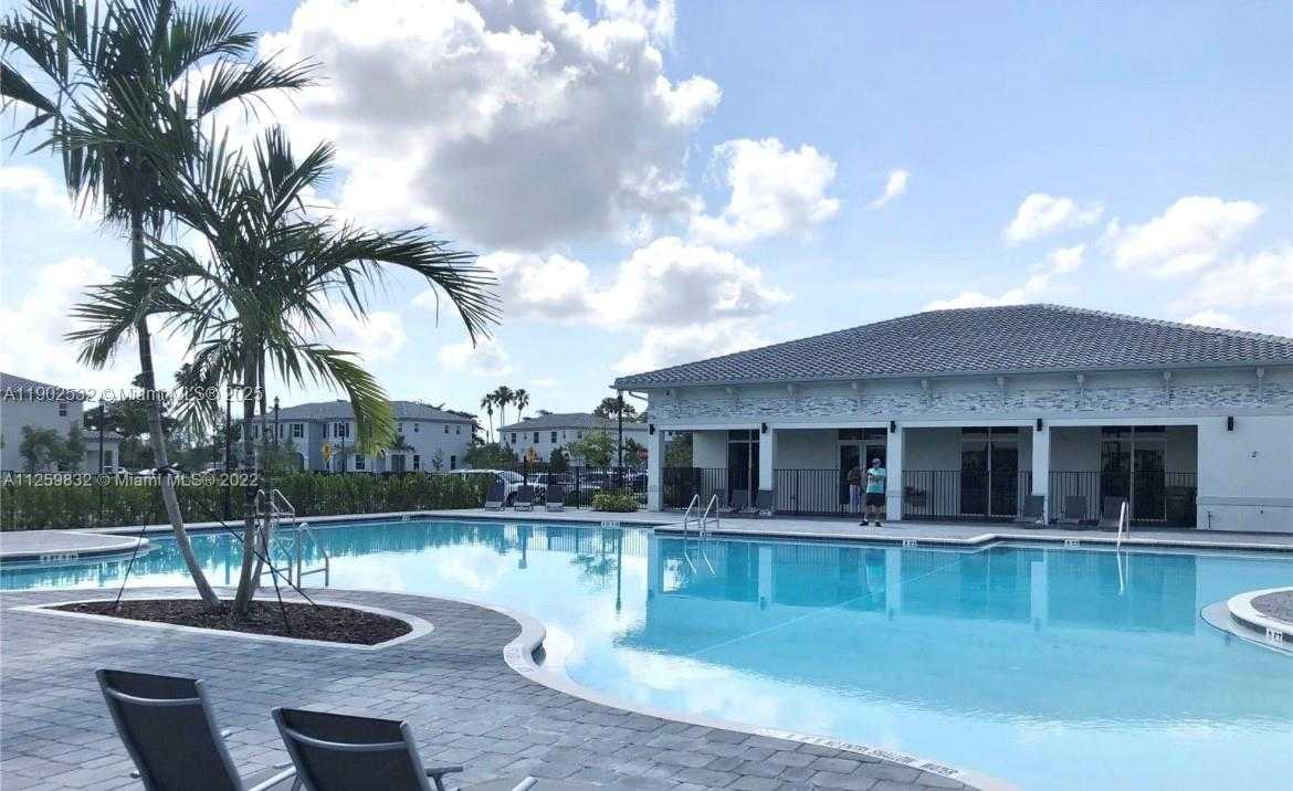 Small Image of 1522 SOUTH EAST 16TH AVE #1522, Homestead Number 13