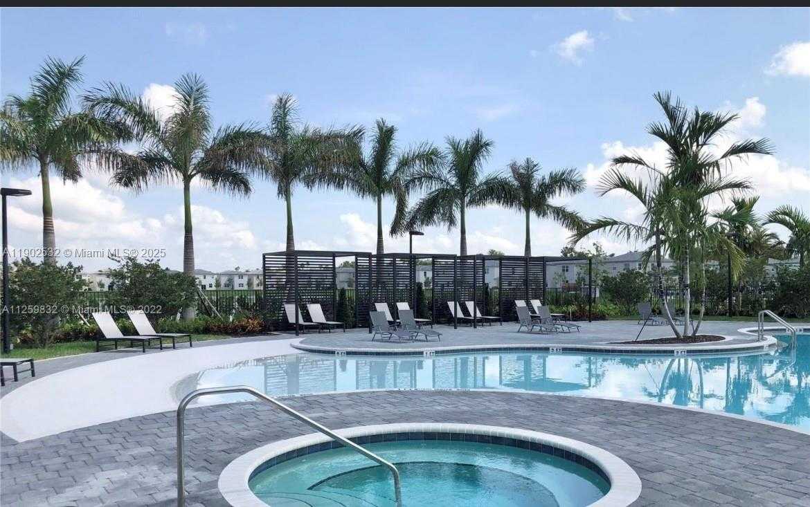 Small Image of 1522 SOUTH EAST 16TH AVE #1522, Homestead Number 14