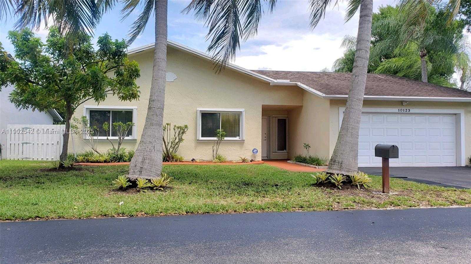 Small Image of 10123 SOUTH WEST 145TH CT, Miami Number 2