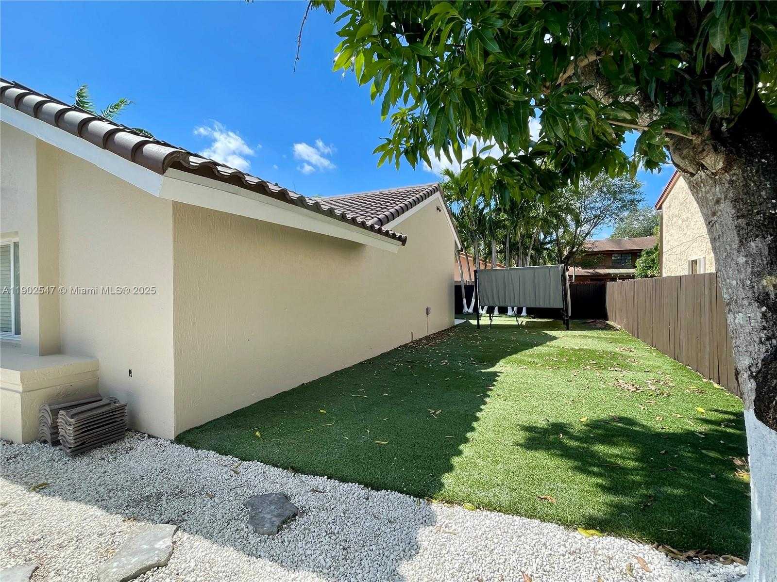 Small Image of 11463 SOUTH WEST 74TH ST, Miami Number 33