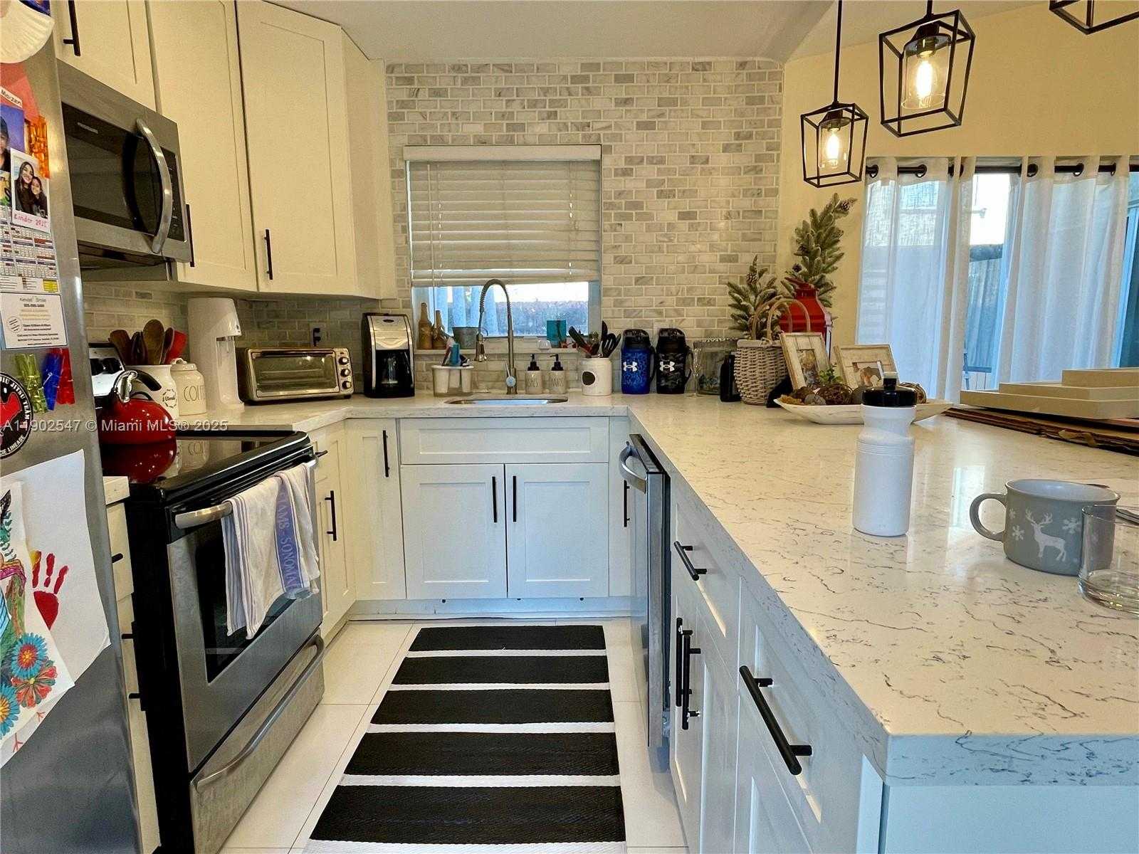 Small Image of 11463 SOUTH WEST 74TH ST, Miami Number 7