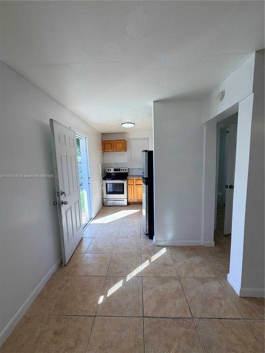 Small Image of 1936 NORTH WEST 71ST ST, Miami Number 3