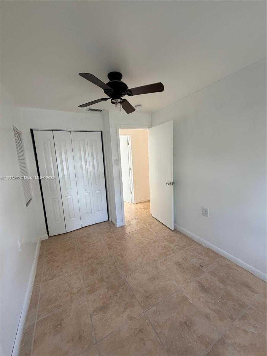 Small Image of 1936 NORTH WEST 71ST ST, Miami Number 5