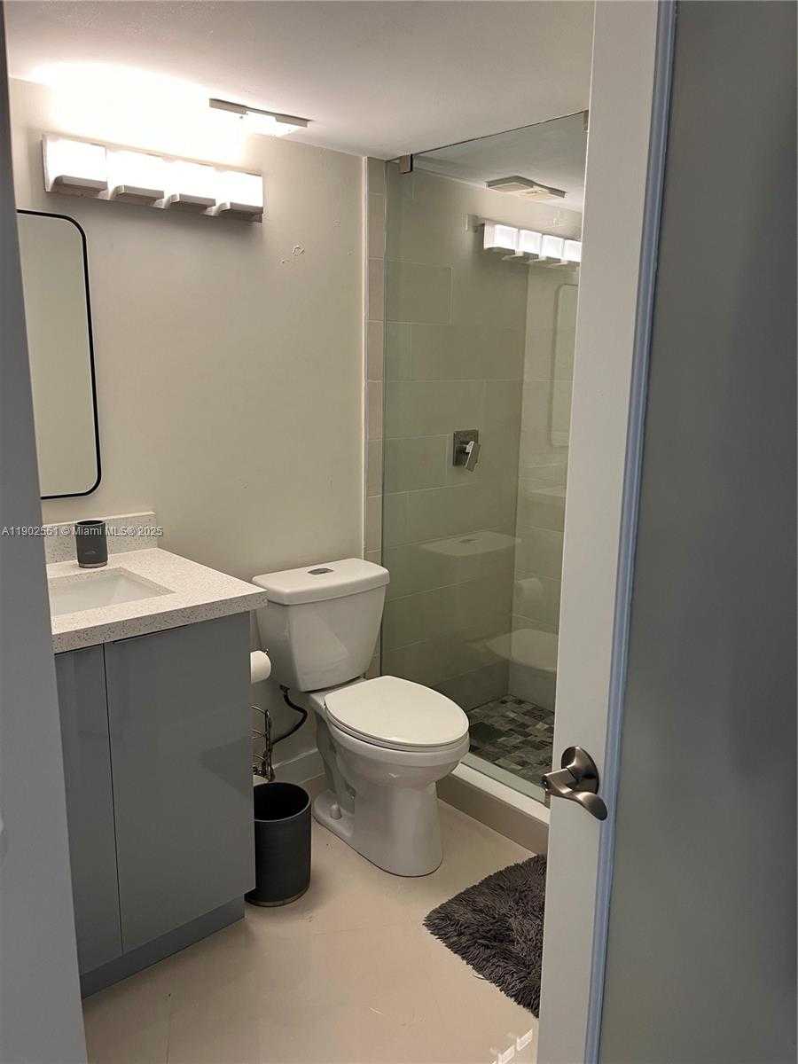 Small Image of 3600 MYSTIC POINTE DR #509, Aventura Number 11