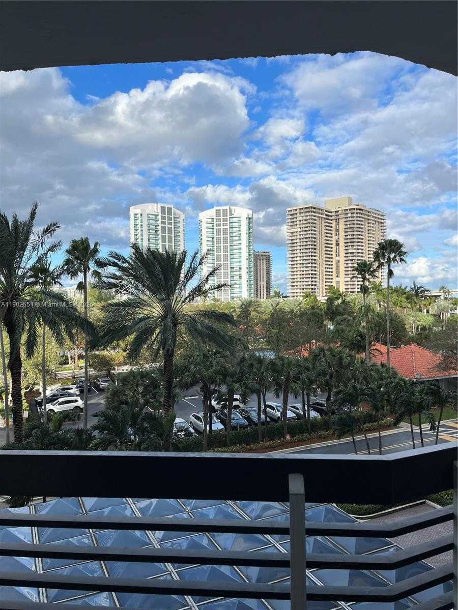 Small Image of 3600 MYSTIC POINTE DR #509, Aventura Number 13