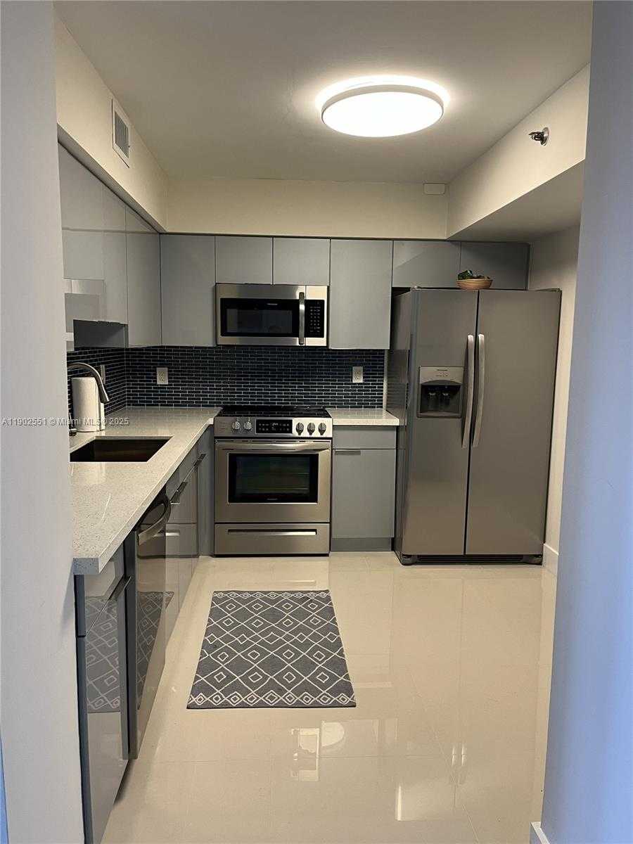 Small Image of 3600 MYSTIC POINTE DR #509, Aventura Number 9