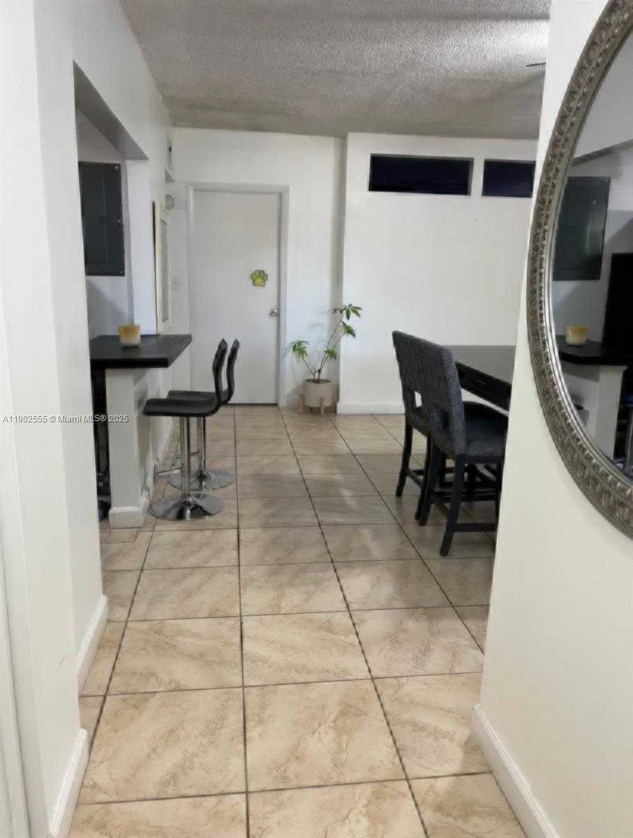 Small Image of Miami Number 12