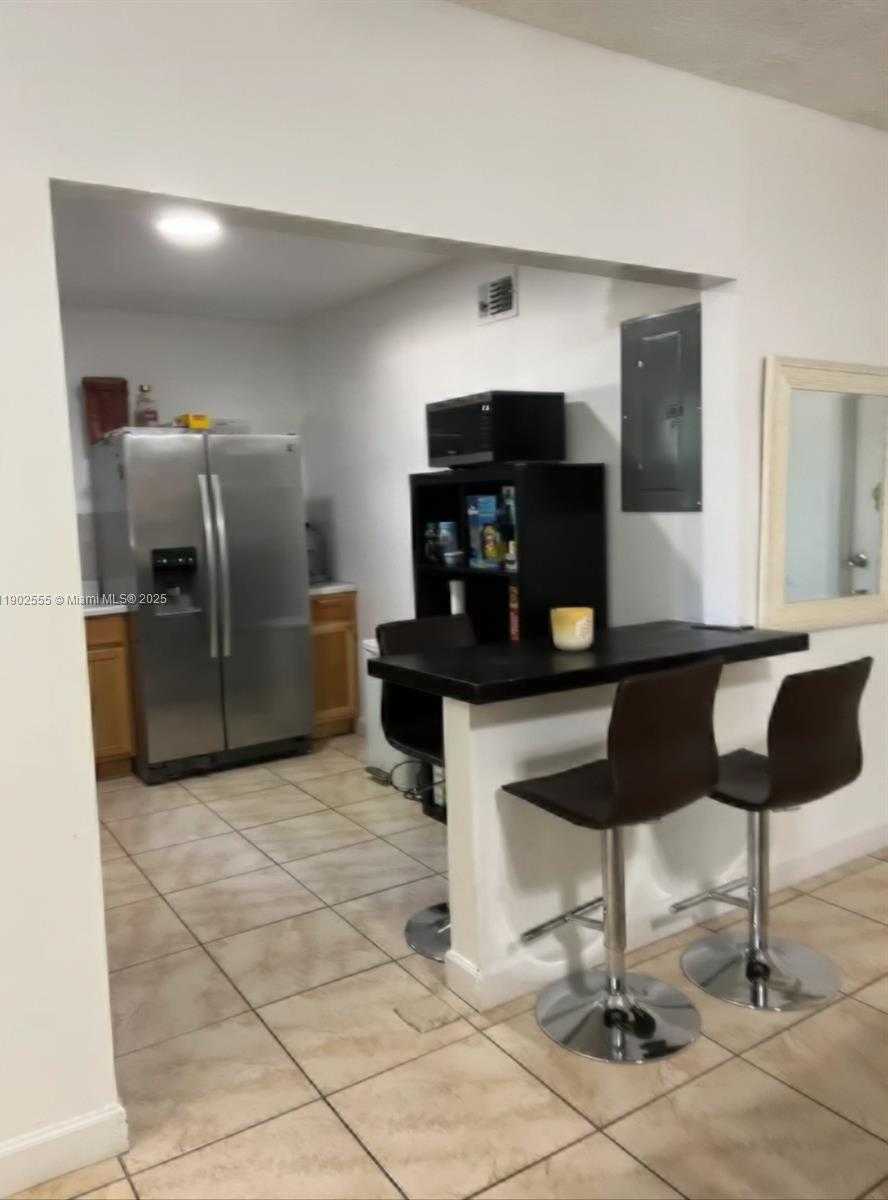 Small Image of Miami Number 15