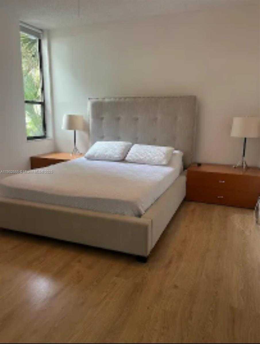 Small Image of Miami Number 7