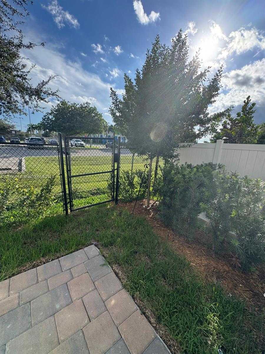 Imagen de Pequeño Objeto