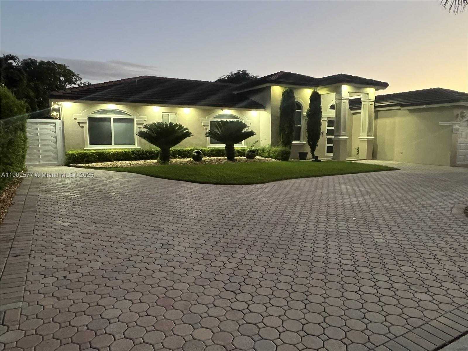 Small Image of 15301 SOUTH WEST 168TH TER, Miami Number 6