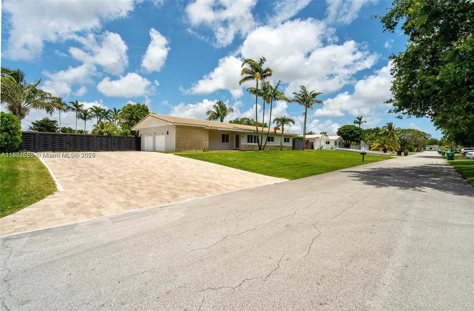 Small Image of 10841 SOUTH WEST 127TH ST #127, Miami Number 2