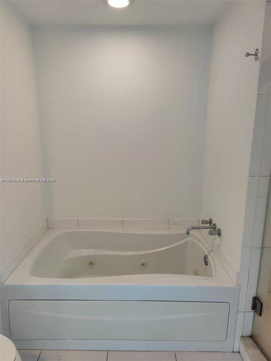 Small Image of 55 SOUTH EAST 6TH ST #2604, Miami Number 21