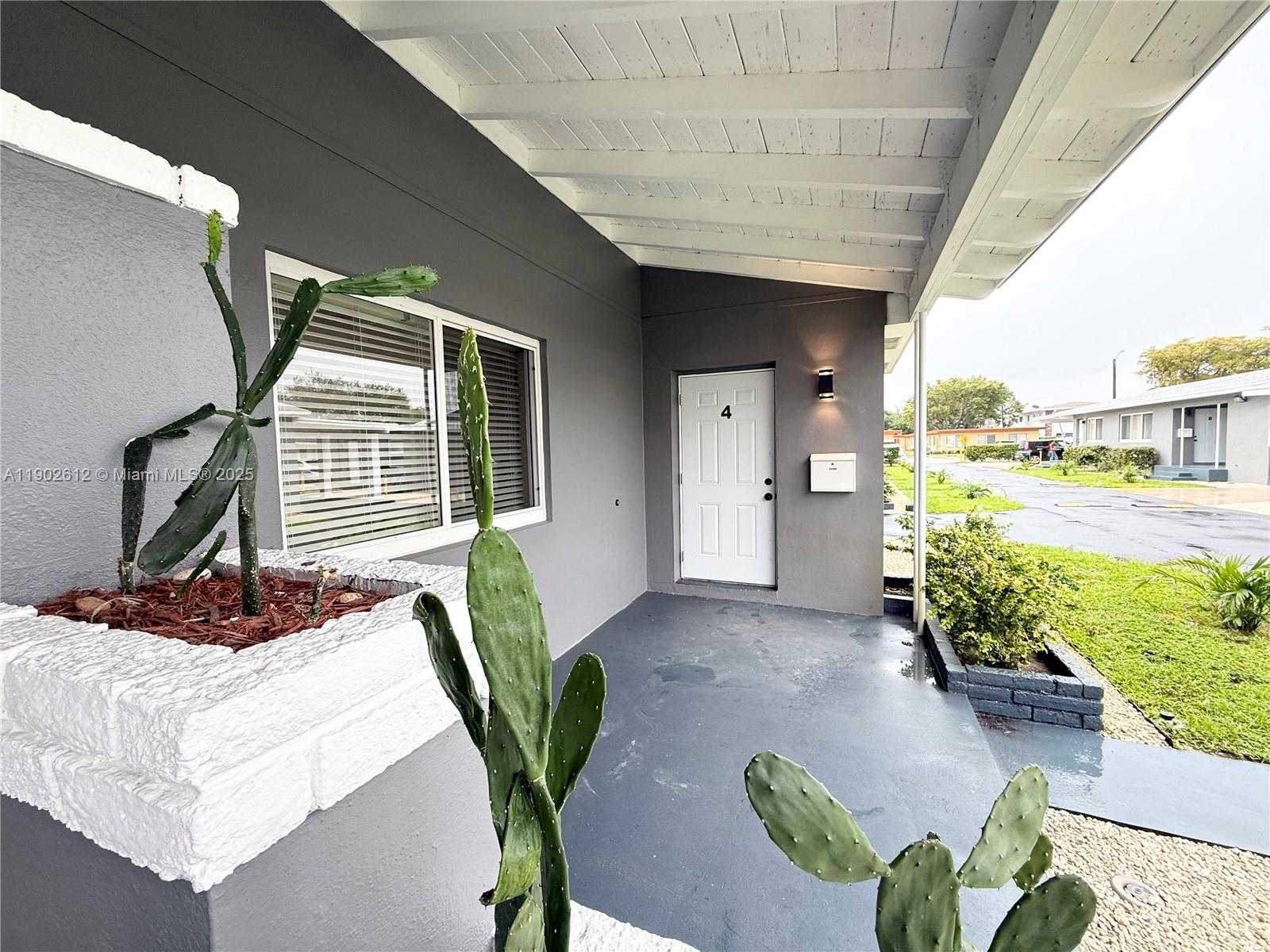 Small Image of 2213 MADISON ST #4, Hollywood Number 3