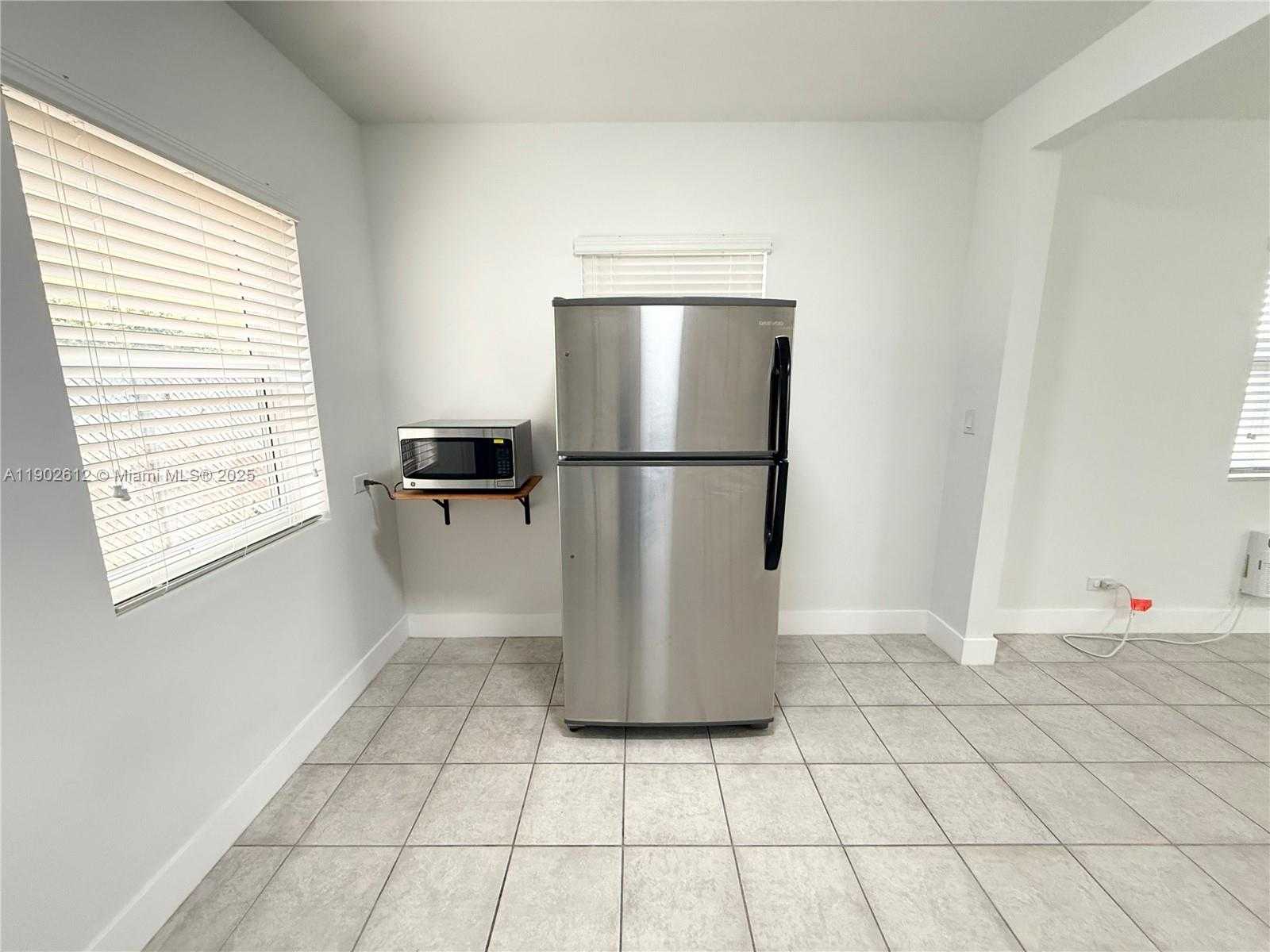 Small Image of 2213 MADISON ST #4, Hollywood Number 7