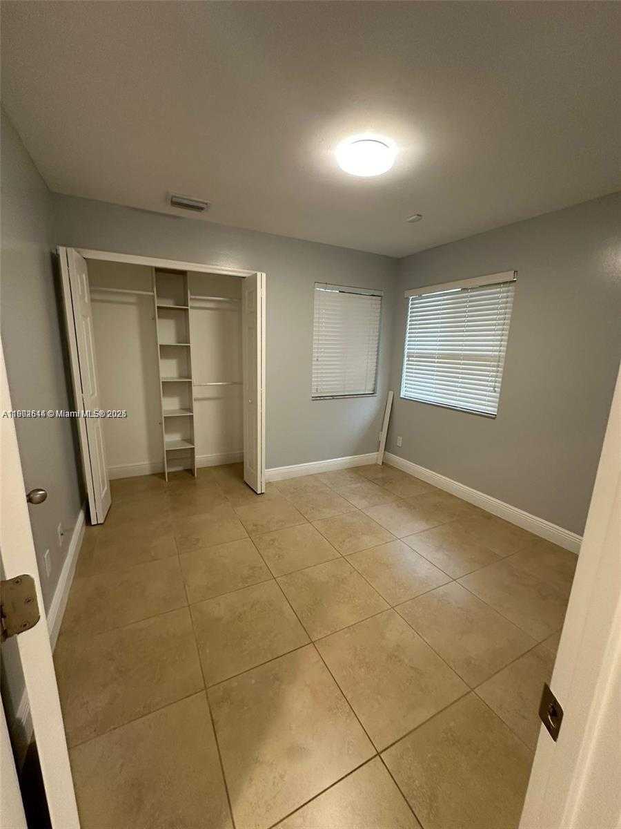 Small Image of 11000 SOUTH WEST 10TH CT, Pembroke Pines Number 12