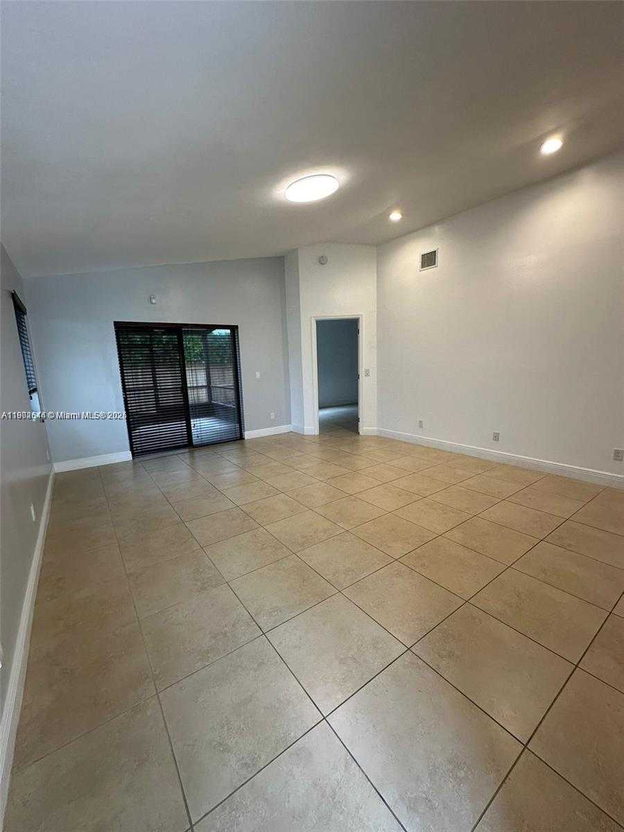 Small Image of 11000 SOUTH WEST 10TH CT, Pembroke Pines Number 13