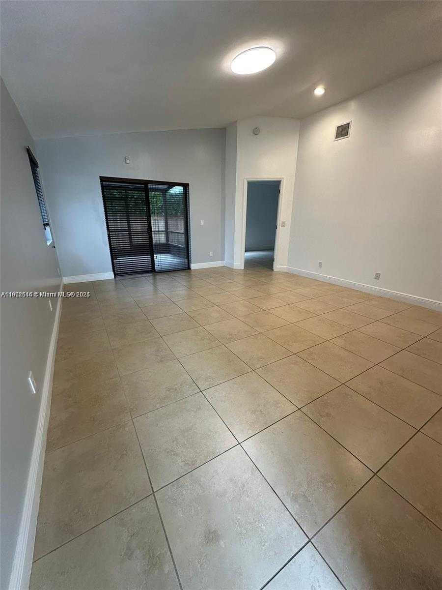 Small Image of 11000 SOUTH WEST 10TH CT, Pembroke Pines Number 14