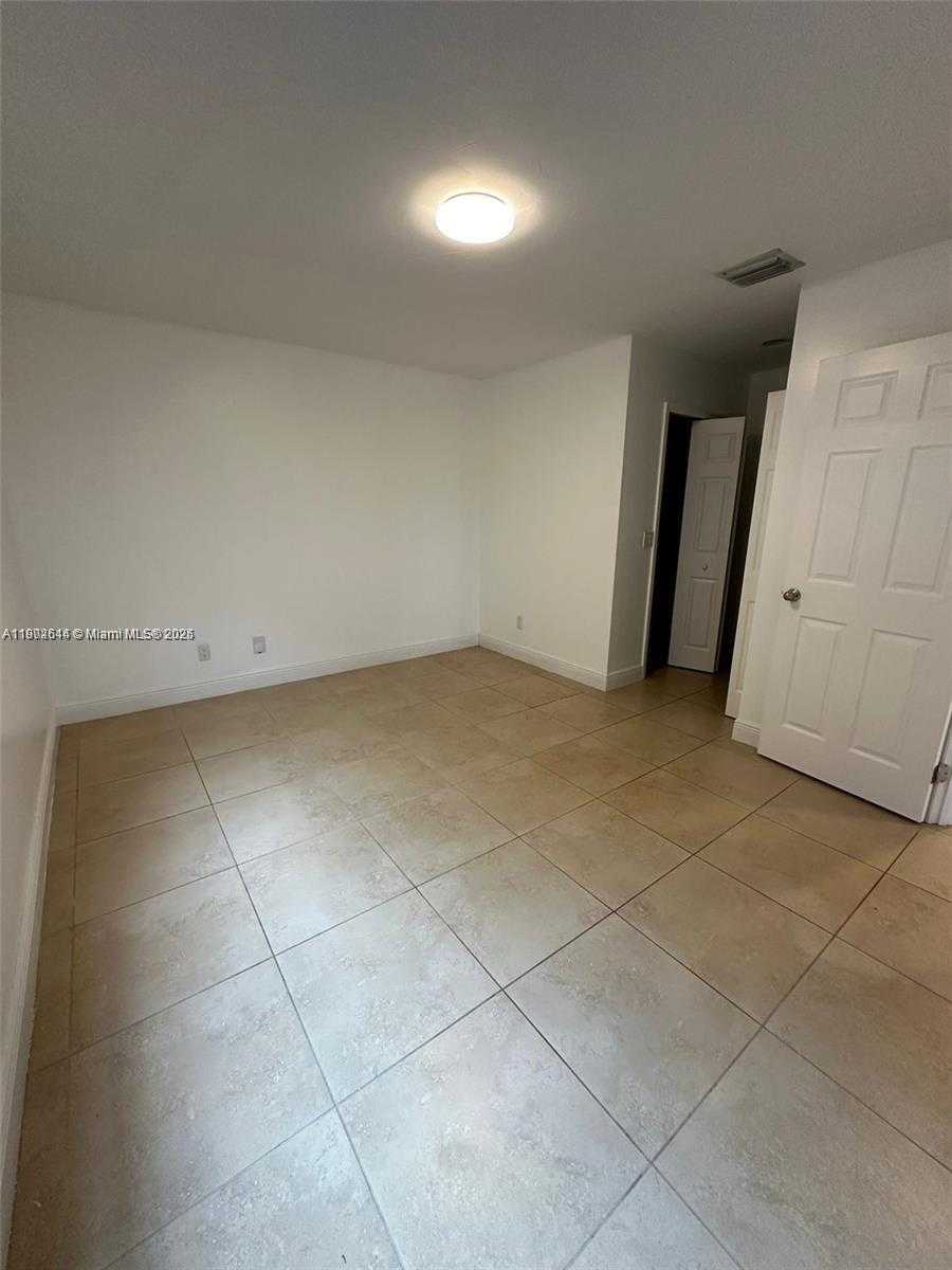 Small Image of 11000 SOUTH WEST 10TH CT, Pembroke Pines Number 16