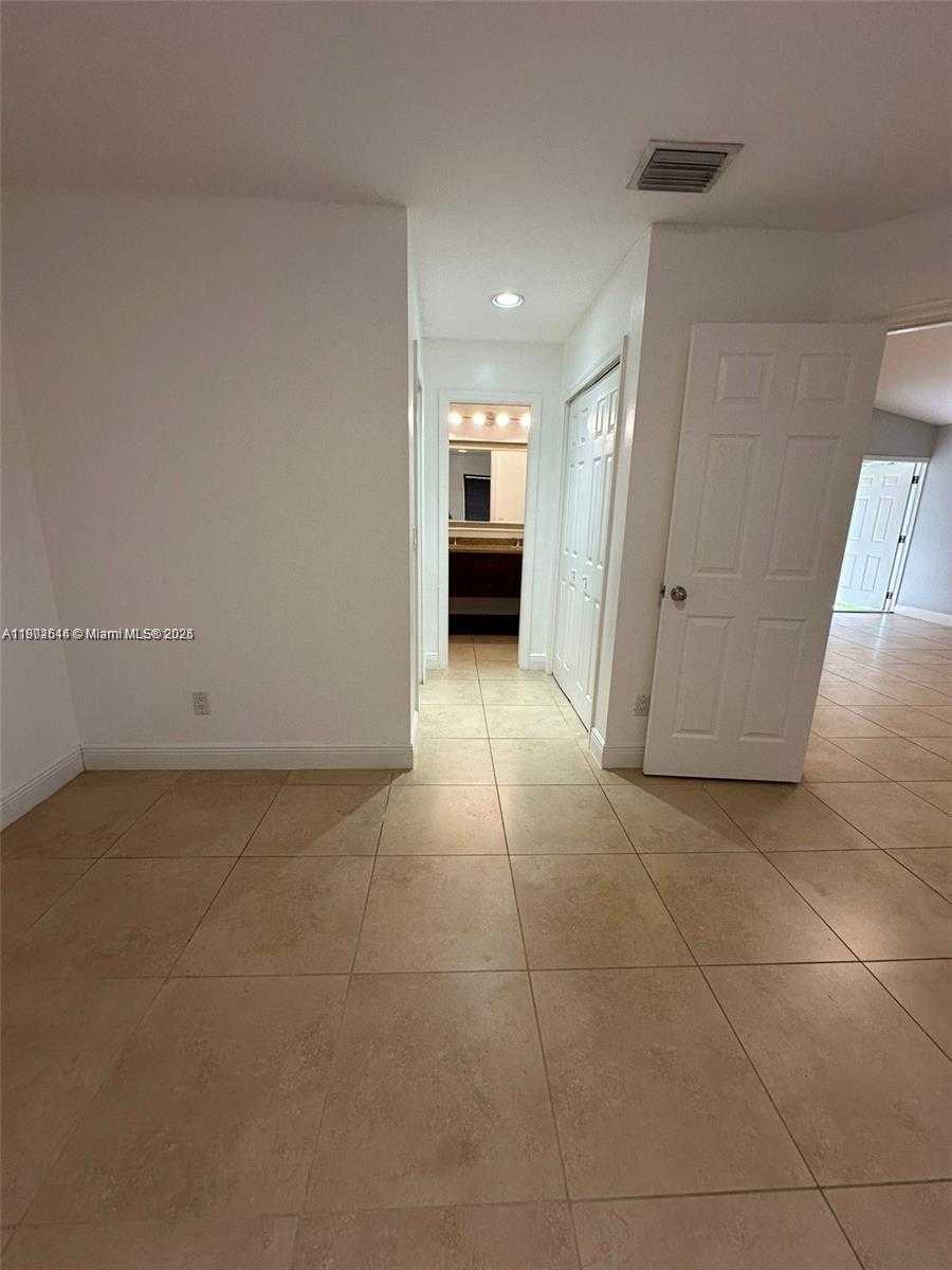 Small Image of 11000 SOUTH WEST 10TH CT, Pembroke Pines Number 19