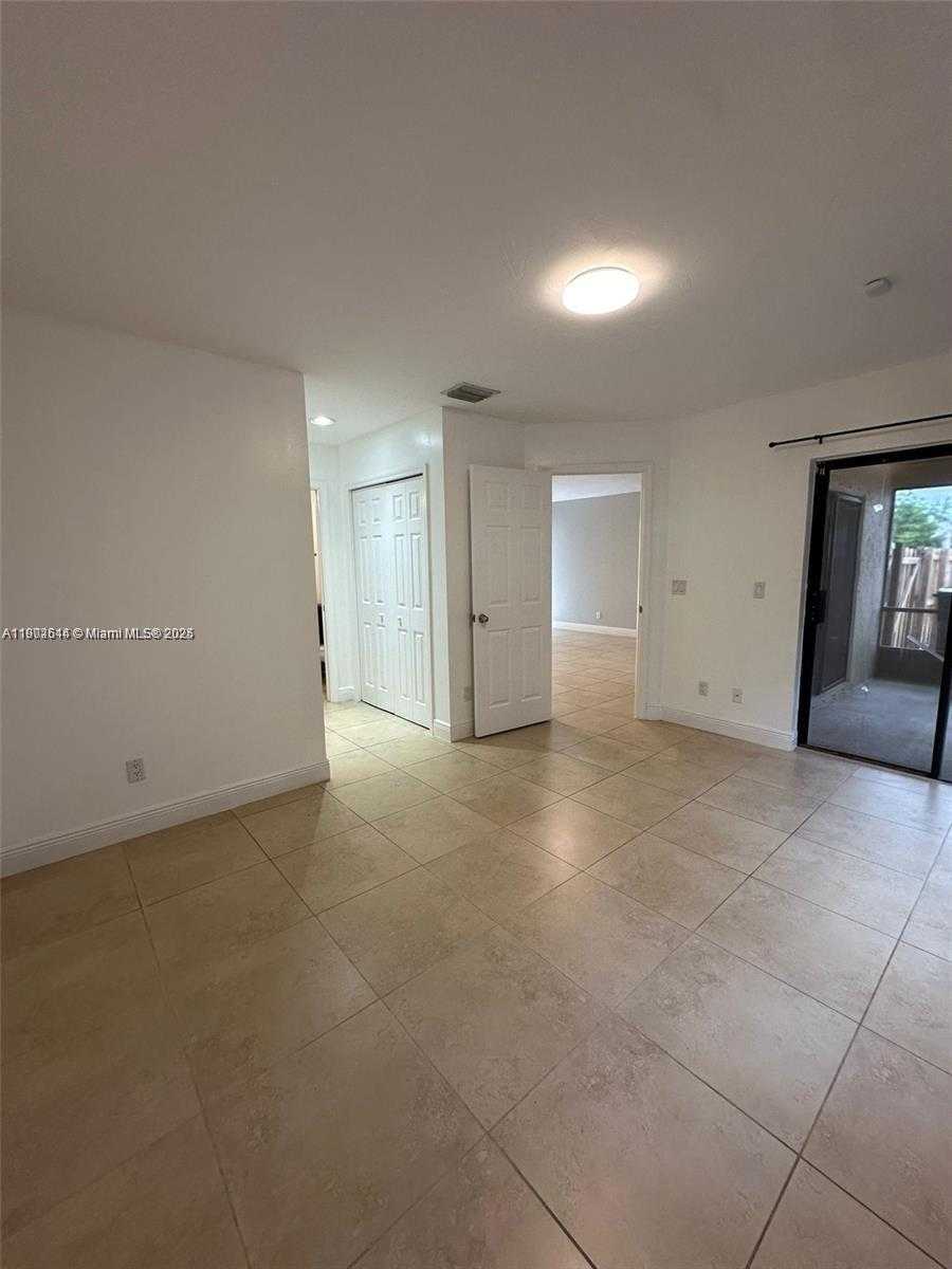 Small Image of 11000 SOUTH WEST 10TH CT, Pembroke Pines Number 20