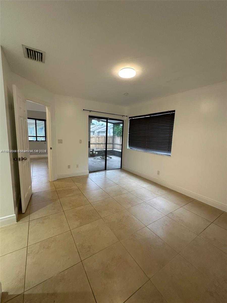 Small Image of 11000 SOUTH WEST 10TH CT, Pembroke Pines Number 21