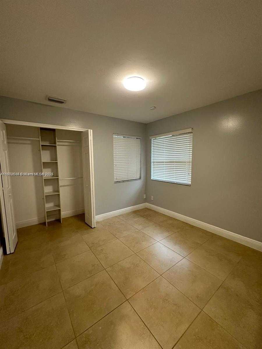 Small Image of 11000 SOUTH WEST 10TH CT, Pembroke Pines Number 24
