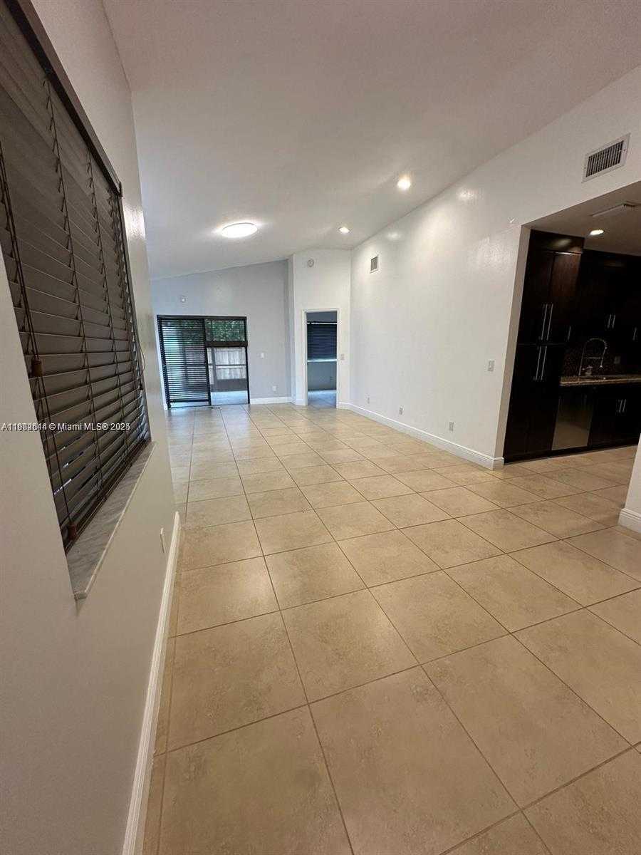 Small Image of 11000 SOUTH WEST 10TH CT, Pembroke Pines Number 6