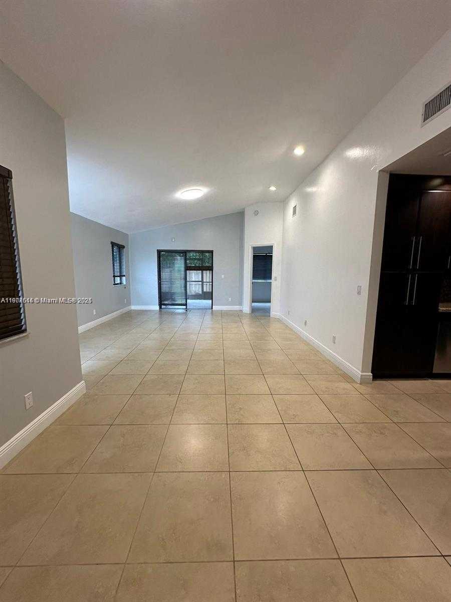 Small Image of 11000 SOUTH WEST 10TH CT, Pembroke Pines Number 7