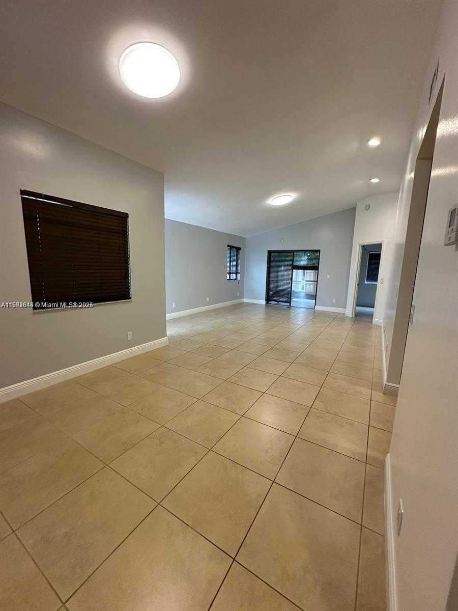 Small Image of 11000 SOUTH WEST 10TH CT, Pembroke Pines Number 9