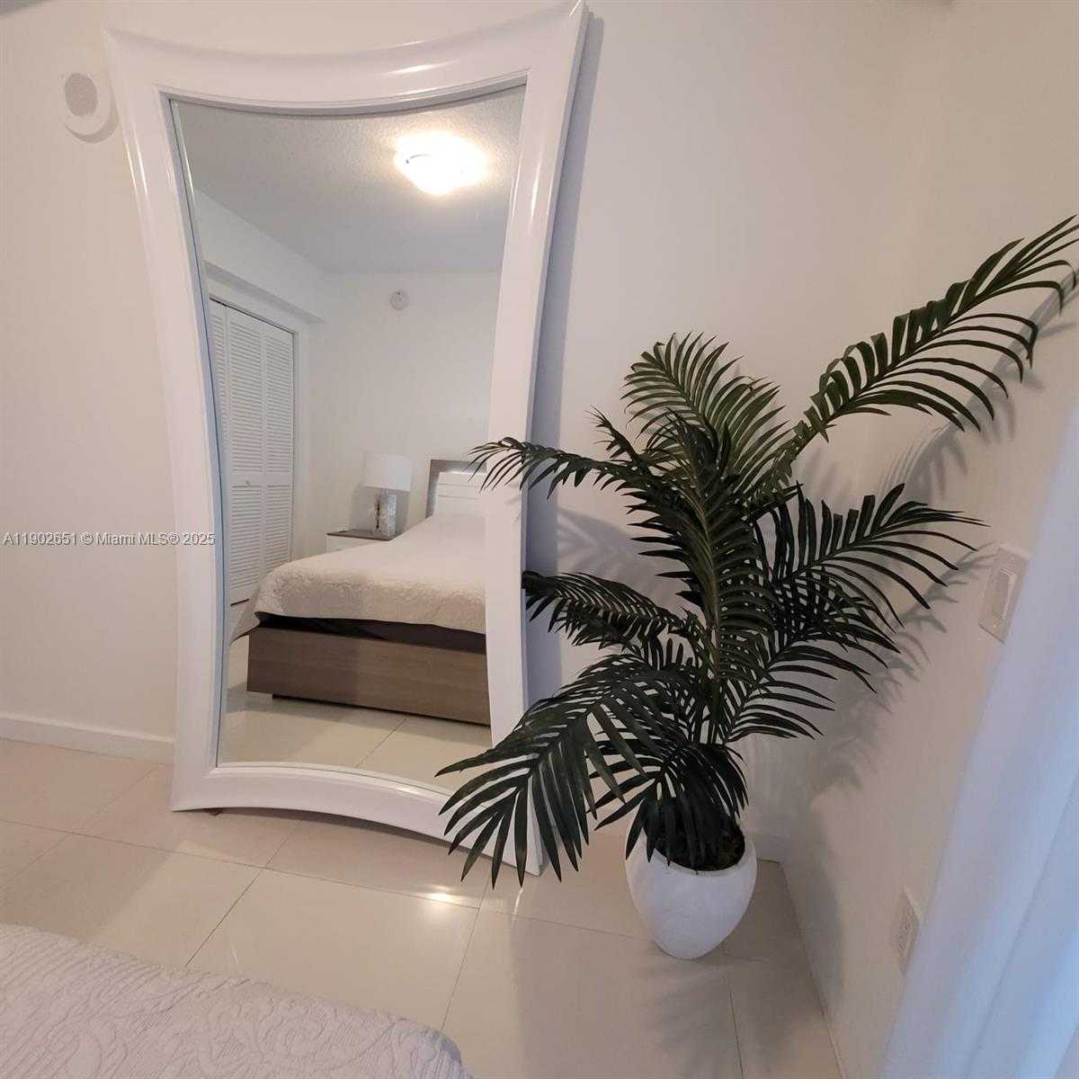 Small Image of 41 SOUTH EAST 5TH ST #1201, Miami Number 15