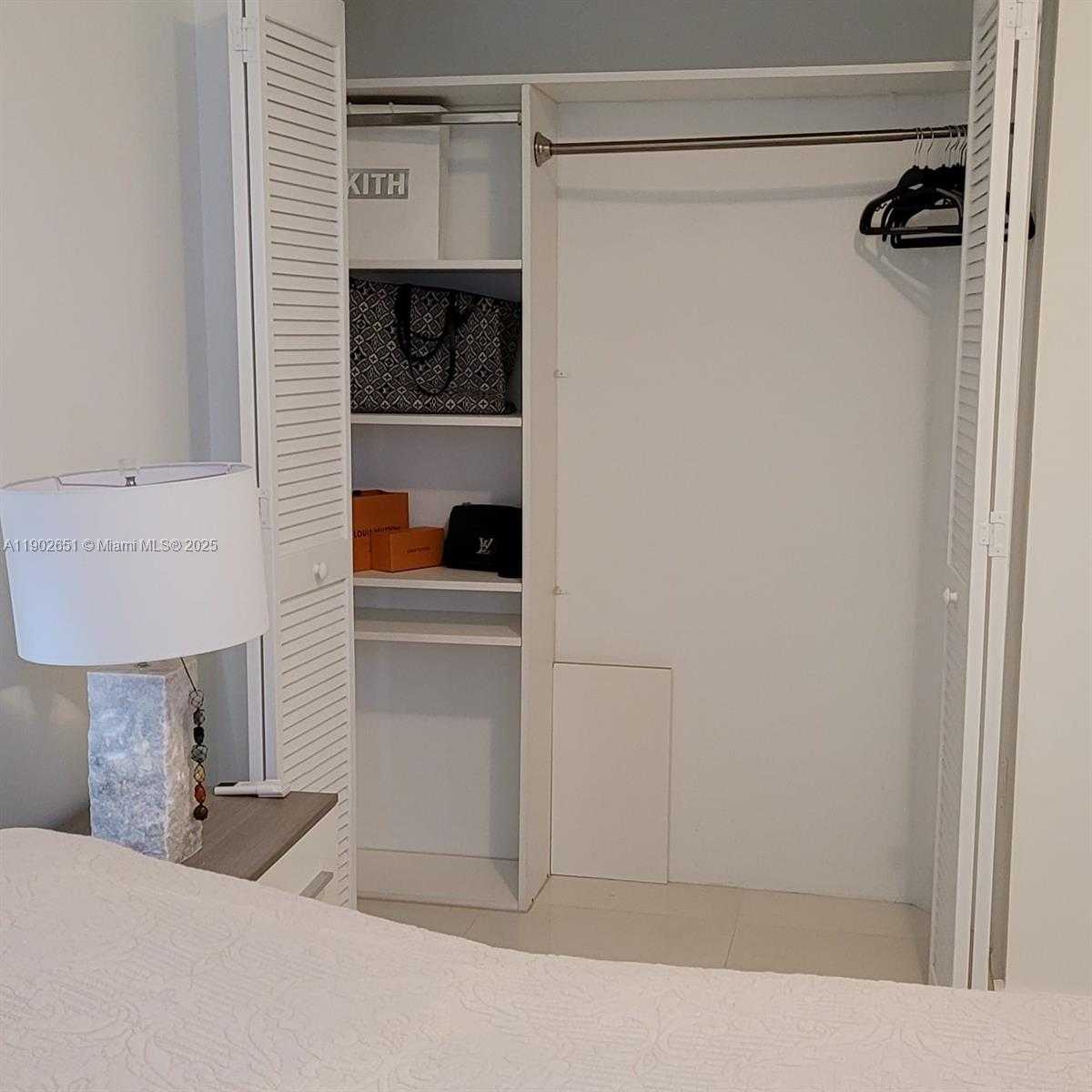 Small Image of 41 SOUTH EAST 5TH ST #1201, Miami Number 16