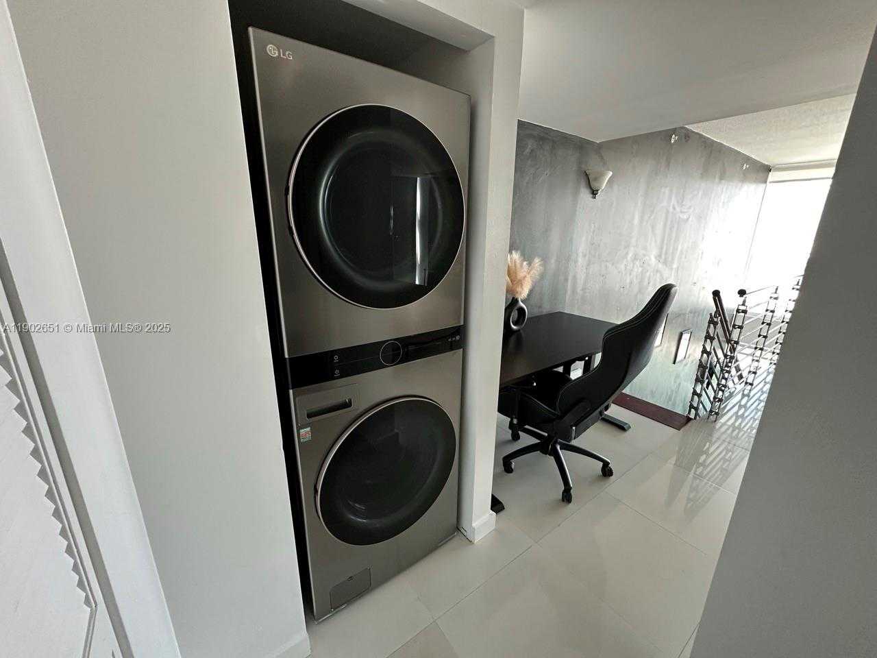 Small Image of 41 SOUTH EAST 5TH ST #1201, Miami Number 9